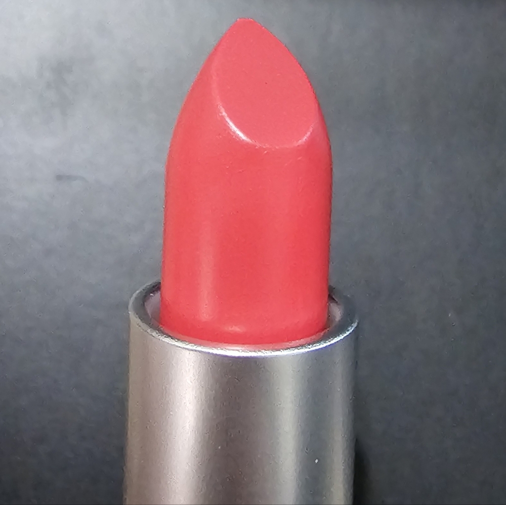 MAC Cosmetics Make Me Gorgeous Amplified Creme Lipstick